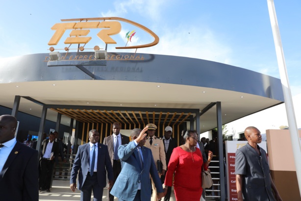 TRAIN EXPRESS REGIONAL DAKAR-AIBD : Macky Sall lance les travaux et promet l’inauguration dans 2 ans TRAIN EXPRESS REGIONAL DAKAR-AIBD : Macky Sall lance les travaux et promet l’inauguration dans 2 ans