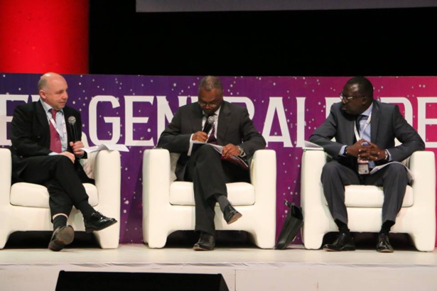 Mamadou Faye , Administrateur Directeur général de SEN ASSURANCE  VIE à droite