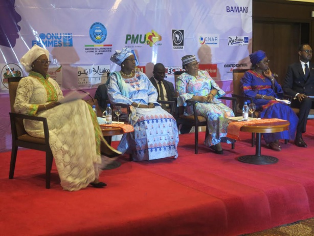 Afrique- Mali : La Première Dame du Mali, Aminata Maiga Keita a présidé ce mardi la journée de la femme africaine organisée à Bamako par le groupe AllAfrica
