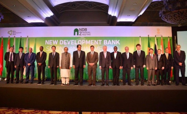 Electrification de l'Afrique : Adesina invite la Nouvelle banque de développement à mettre la main à la pâte Electrification de l'Afrique : Adesina invite la Nouvelle banque de développement à mettre la main à la pâte