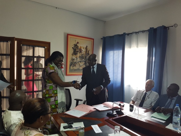 SIGNATURE DE CONVENTION ENTRE LE BMN ET VINGT  ENTREPRISES : 4,709 milliards F CFA d’investissements approuvés et 1,41 milliards F CFA de primes octroyées SIGNATURE DE CONVENTION ENTRE LE BMN ET VINGT  ENTREPRISES : 4,709 milliards F CFA d’investissements approuvés et 1,41 milliards F CFA de primes octroyées