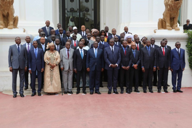 SENEGAL : Le gouvernement annonce sa démission SENEGAL : Le gouvernement annonce sa démission