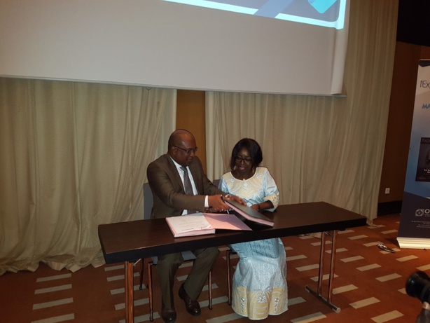 De gauche à droite ,Thierno Seydou Nourou Sy DG de la BNDE et Madame Marie Ba Présidente de l'Onecca De gauche à droite ,Thierno Seydou Nourou Sy DG de la BNDE et Madame Marie Ba Présidente de l'Onecca