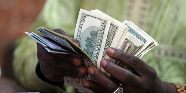 Nigéria : la Banque centrale renforce le marché des devises avec 300 millions de dollars Nigéria : la Banque centrale renforce le marché des devises avec 300 millions de dollars