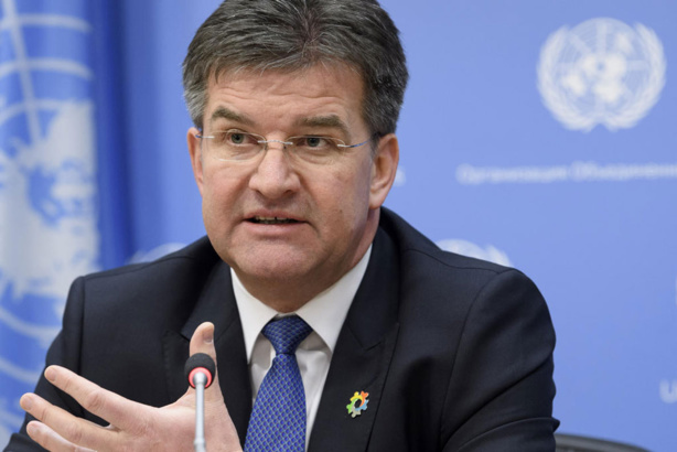Miroslav Lajcák, le Président de la 72e session de l’Assemblée générale présente ses priorités pour 2018 lors d’une conférence de presse de fin d’année. Photo : ONU / Manuel Elias Miroslav Lajcák, le Président de la 72e session de l’Assemblée générale présente ses priorités pour 2018 lors d’une conférence de presse de fin d’année. Photo : ONU / Manuel Elias
