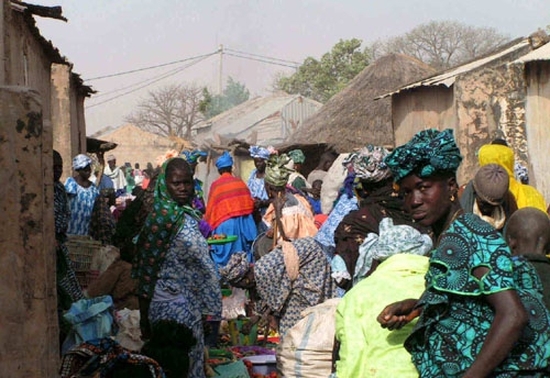 Sénégal : Les femmes restent majoritaires avec 50,2% et 49,8% pour les hommes Sénégal : Les femmes restent majoritaires avec 50,2% et 49,8% pour les hommes