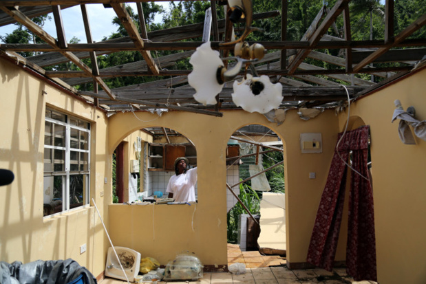 « Nous allons rebondir » : Témoignages de Dominiquais après la tempête « Nous allons rebondir » : Témoignages de Dominiquais après la tempête