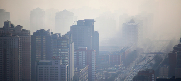 Dans des villes comme Beijing, en Chine, la pollution de l'air est un problème sanitaire majeur