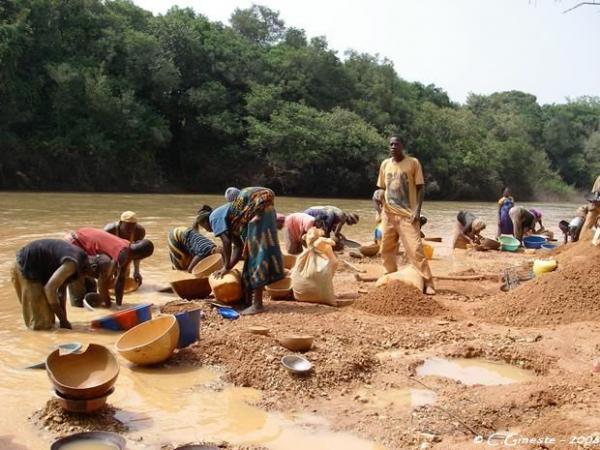 Orpaillage au Sénégal: L'informel a la peau dure Orpaillage au Sénégal: L'informel a la peau dure