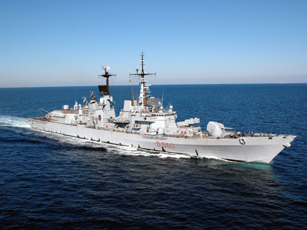 Campagne d'instruction: Le navire Luigi Durand de la Penne au Sénégal Campagne d'instruction: Le navire Luigi Durand de la Penne au Sénégal