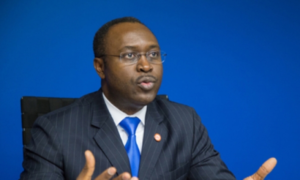 Rapport Africa Pulse : Albert Zeufack appelle à diversifier les investissements pour créer des emplois et améliorer le rendement des entreprises et des travailleurs Rapport Africa Pulse : Albert Zeufack appelle à diversifier les investissements pour créer des emplois et améliorer le rendement des entreprises et des travailleurs