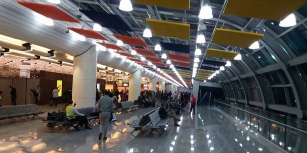 L'aéroport international Blaise-Diagne, le nouvel aéroport de Dakar, est situé à Diass à 47 kilomètres au sud-est de Dakar à proximité de la Petite-Côte. (Crédits : DR) L'aéroport international Blaise-Diagne, le nouvel aéroport de Dakar, est situé à Diass à 47 kilomètres au sud-est de Dakar à proximité de la Petite-Côte. (Crédits : DR)