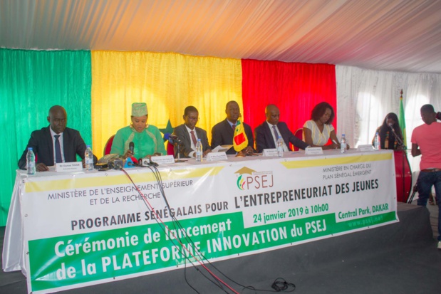 Emploi des jeunes: Schneider Electric et PSE-J arment 100 jeunes Emploi des jeunes: Schneider Electric et PSE-J arment 100 jeunes