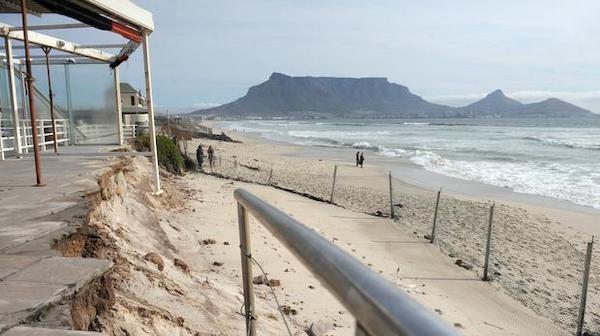 Cape Town, inexorablement dévorée par la mer. Cape Town, inexorablement dévorée par la mer.