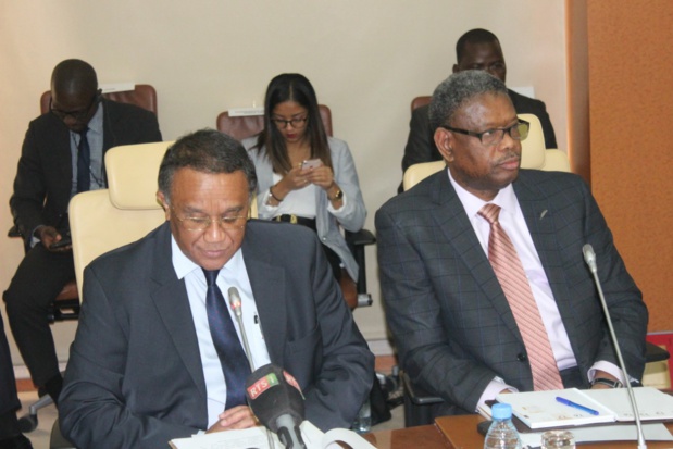 De gauche à droite, Professeur Victor Harrison, Commissaire aux Affaires économiques de la Commission de l’Union Africaine et Monsieur Norbert TOE Vice-gouverneur de la BCEAO