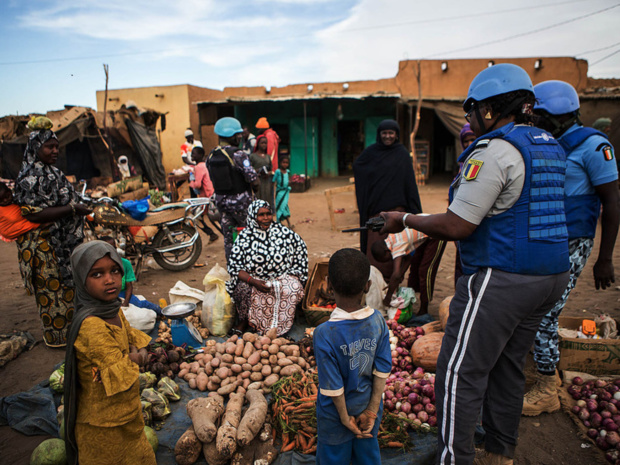 Photo MINUSMA/Harandane Dicko Une patrouille de la police de l'ONU dans la région de Menaka, au nord-est du Mali. Photo MINUSMA/Harandane Dicko Une patrouille de la police de l'ONU dans la région de Menaka, au nord-est du Mali.