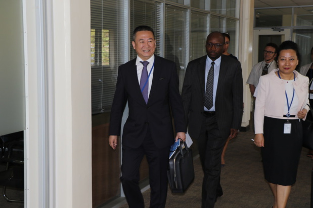 @un_greatlakes/Aaron Kakunza L'Envoyé spécial de l'ONU pour la région des Grands lacs d'Afrique, Juang Xia, arrive à Nairobi pour prendre ses fonctions, le mardi 2 avril 2019. @un_greatlakes/Aaron Kakunza L'Envoyé spécial de l'ONU pour la région des Grands lacs d'Afrique, Juang Xia, arrive à Nairobi pour prendre ses fonctions, le mardi 2 avril 2019.