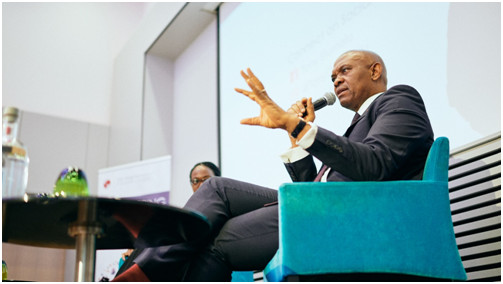 Tony Elumelu, CON, s'adressant à un public de haut niveau lors la conférence sur la transformation économique de l’Afrique organisée par la Fondation Tony Elumelu à Bruxelles le 10 avril 2019.