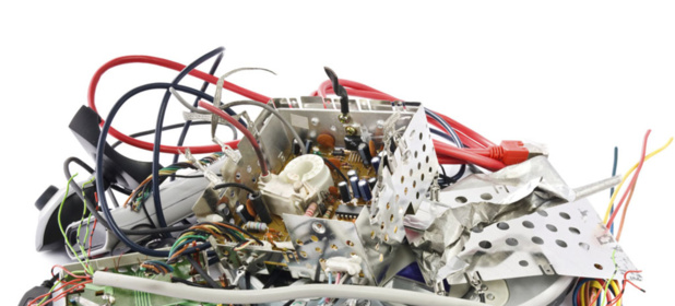Des déchets électroniques.