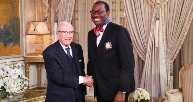 Tunisie : Le président de la Bad décoré dans l’Ordre du mérite Tunisie : Le président de la Bad décoré dans l’Ordre du mérite