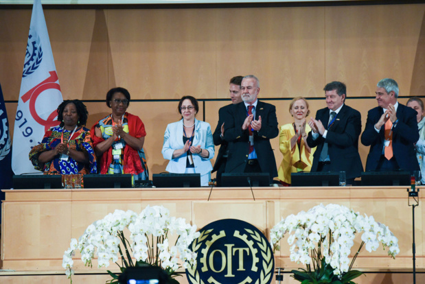 ILO/P. Sanspeur Vote final sur la convention et la recommandation concernant l'élimination de la violence et du harcèlement dans le monde du travail lors de la 108e session de la Conférence internationale du Travail. ILO/P. Sanspeur Vote final sur la convention et la recommandation concernant l'élimination de la violence et du harcèlement dans le monde du travail lors de la 108e session de la Conférence internationale du Travail.