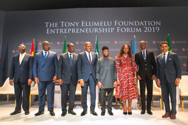 De gauche à droite : Premier Ministre de l'Ouganda, H.E. (Dr.) Ruhakana Rugunda; Président de la République Démocratique du Congo, H.E. Felix Tshisekedi; Président du Sénégal, H.E. Macky Sall; Le Fondateur, la Fondation Tony Elumelu, M. Tony Elumelu; Vice-Président du Nigéria, H.E. (Prof) Yemi Osibanjo; Épouse du Fondateur, la Fondation Tony Elumelu, Dr Awele Elumelu; Président du Rwanda, H.E. Paul Kagame; Modérateur et hôte Fareed Zakaria GPS, présentateur de CNN, M. Fareed Zakaria, lors du dialogue présidentiel du fondateur, tenu au Forum de la Fondation Tony Elumelu sur l’entreprenariat 2019, le plus grand rassemblement d’entrepreneurs africains, tenu à Abuja le Samedi