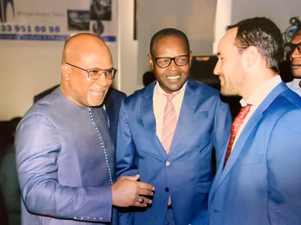 De gauche à droite M. Thierno Seydou Nourou SY – DG BNDE, M. Elhadji Amadou Coumba BA – Directeur de l’Exploitation du Grand Hôtel de Thiès, M. Santiago De Mata – Directeur Général du Grand Hôtel de Thiès