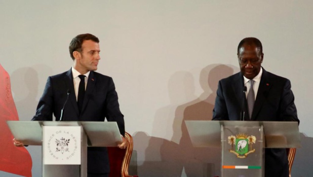 Le président français Emmanuel Macron et le président ivoirien Alassane Ouattara donnent à une conférence de presse conjointe au Petit Palais à Abidjan, en Côte d'Ivoire, le 21 décembre 2019. © REUTERS/Luc Gnago Le président français Emmanuel Macron et le président ivoirien Alassane Ouattara donnent à une conférence de presse conjointe au Petit Palais à Abidjan, en Côte d'Ivoire, le 21 décembre 2019. © REUTERS/Luc Gnago
