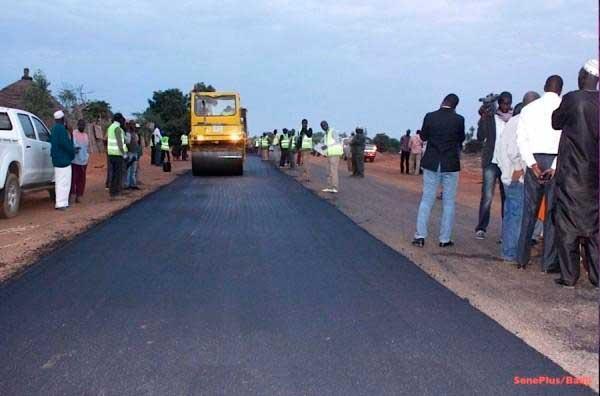 Sénégal : 1875 km de routes bitumées sont réalisés par le régime du président Sall en sept ans Sénégal : 1875 km de routes bitumées sont réalisés par le régime du président Sall en sept ans