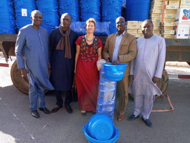 Riposte contre le covid-19 : L’Unicef remet du matériel d’hygiène au ministère de la Santé et de l’Action sociale