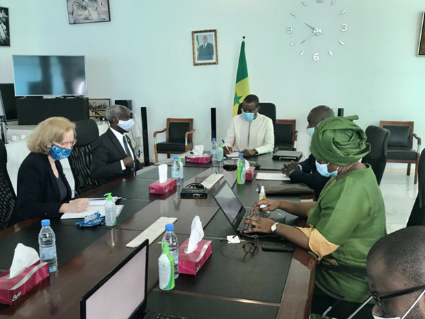 Participation à la lutte contre le coronavirus : L’AmCham et d’autres entreprises américaines offrent près de 400 millions Cfa au Sénégal Participation à la lutte contre le coronavirus : L’AmCham et d’autres entreprises américaines offrent près de 400 millions Cfa au Sénégal