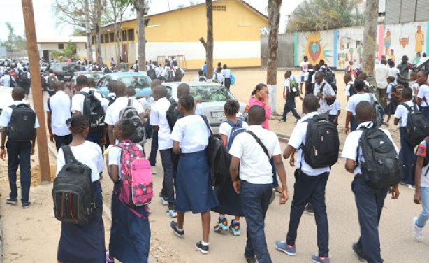 Report de la reprise des cours à une date ultérieure :  Rétropédalage présidentiel!