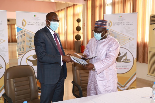 Direction générale des impôts et des domaines : Signature des Contrats d’objectifs et de performance Direction générale des impôts et des domaines : Signature des Contrats d’objectifs et de performance