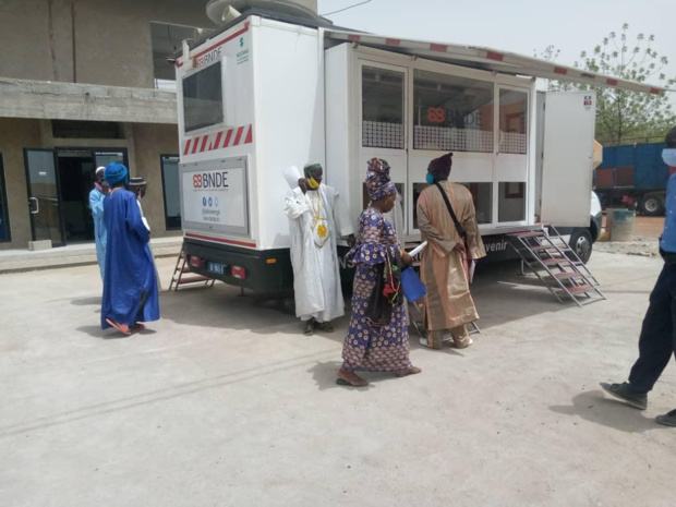 Le directeur général de la BNDE remet les financements aux bénéficiaires du crédit touristique et hôtelier de Tambacounda et annonce l’ouverture prochaine d’une agence Le directeur général de la BNDE remet les financements aux bénéficiaires du crédit touristique et hôtelier de Tambacounda et annonce l’ouverture prochaine d’une agence