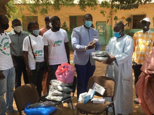 Reprise des cours dans les écoles élémentaires publiques de Sicap Liberté : Le directeur du financement du ministère de l’agriculture offre 1000 masques et 12 thermo flashs Reprise des cours dans les écoles élémentaires publiques de Sicap Liberté : Le directeur du financement du ministère de l’agriculture offre 1000 masques et 12 thermo flashs