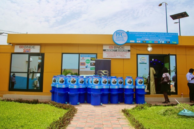 Lutte contre la propagation du coronavirus : La Bnde offre 40 lave-mains au marché central au poisson de Pikine