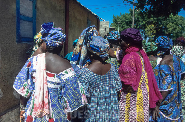 Joal-Fadiouth : la ministre des Mines et de la Géologie octroie des financements à 26 groupements de femmes Joal-Fadiouth : la ministre des Mines et de la Géologie octroie des financements à 26 groupements de femmes