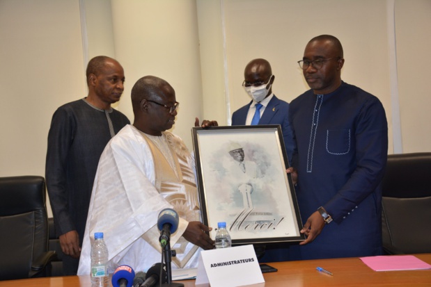 Direction de l’AIBD : Abdoulaye Mbodji passe le témoin à Doudou Kâ Direction de l’AIBD : Abdoulaye Mbodji passe le témoin à Doudou Kâ