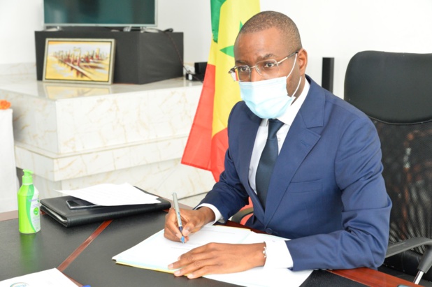 CARACTERE EXTRAVERTI OU NON DE L’ECONOMIE SENEGALAISE : Meissa Babou et Demba M. Dembélé contredisent le ministre Amadou Hott CARACTERE EXTRAVERTI OU NON DE L’ECONOMIE SENEGALAISE : Meissa Babou et Demba M. Dembélé contredisent le ministre Amadou Hott