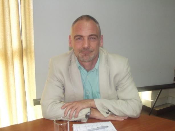 Simon Carter Directeur régional  du CRDI:  « Nous avons fermé notre bureau de Dakar pour des raisons économiques »