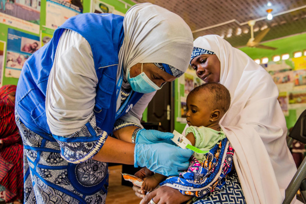 © PAM/Arete/Damilola Onafuwa Un bébé de sept mois est traité pour malnutrition dans un centre de santé de l'État de Yobe, au Nigéria.