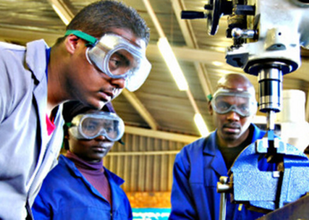 Marché du travail : Plus du tiers de la population en emploi (39,3%) est salarié Marché du travail : Plus du tiers de la population en emploi (39,3%) est salarié