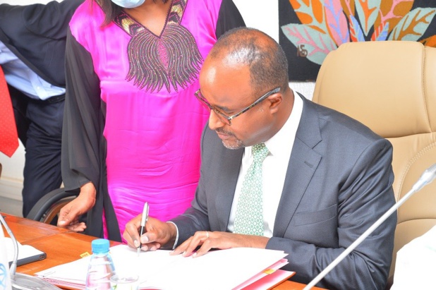 Vaccins, protection sociale, électricité, foncier : Le Sénégal et la Banque mondiale signent 4 accords d’un montant de 453 millions de dollars Vaccins, protection sociale, électricité, foncier : Le Sénégal et la Banque mondiale signent 4 accords d’un montant de 453 millions de dollars