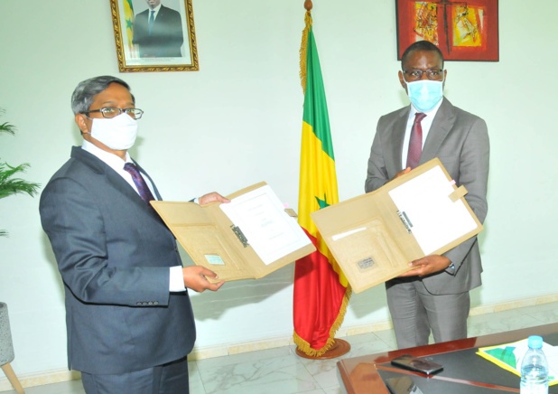 Liaison électrique Tanaff-Ziguinchor : Eximbank Inde octroie près 19 milliards Cfa à l’Etat du Sénégal Liaison électrique Tanaff-Ziguinchor : Eximbank Inde octroie près 19 milliards Cfa à l’Etat du Sénégal