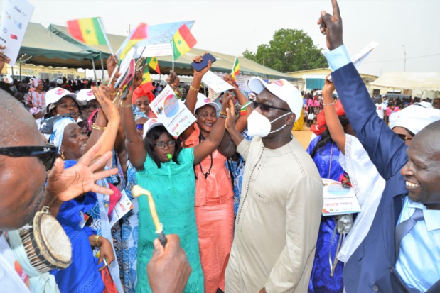 Accès universel à l’électricité100% : La Senelec fait 100% à Taiba Ndiaye Accès universel à l’électricité100% : La Senelec fait 100% à Taiba Ndiaye