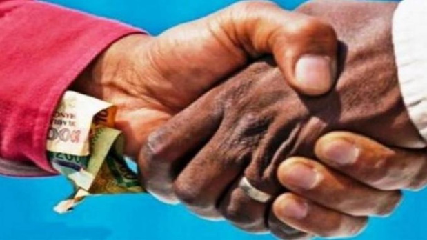 Propos sur le continent africain : La corruption est le sujet le plus courant que les jeunes Africains entendent, selon un rapport Propos sur le continent africain : La corruption est le sujet le plus courant que les jeunes Africains entendent, selon un rapport