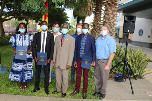 Programme Yali : Les lauréats de la cohorte 2021 reçoivent leur diplôme Programme Yali : Les lauréats de la cohorte 2021 reçoivent leur diplôme