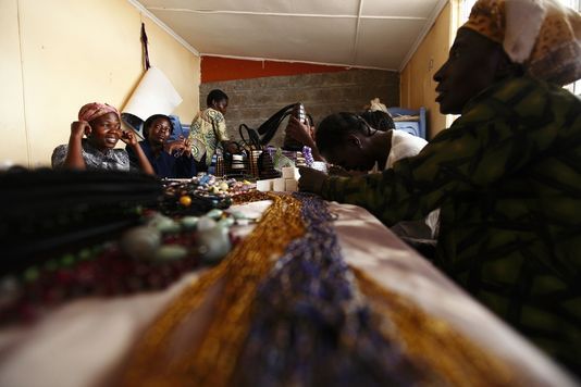 Personnes séropositives entrain de travailler Personnes séropositives entrain de travailler