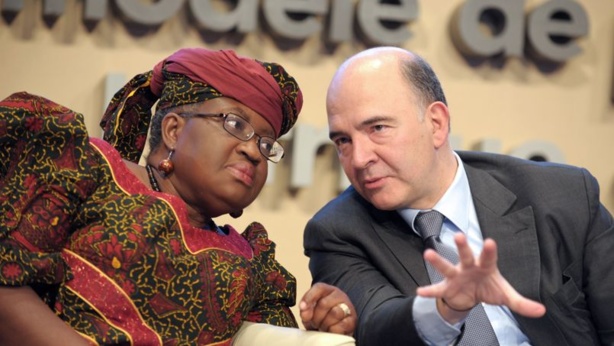 Ngozi Okonjo-Iweala, ministre des Finances du Nigeria, et son homologue français Pierre Moscovici, mercredi 4 décembre lors du forum à Bercy Ngozi Okonjo-Iweala, ministre des Finances du Nigeria, et son homologue français Pierre Moscovici, mercredi 4 décembre lors du forum à Bercy