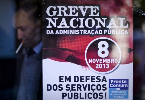 Une affiche appelant à manifester le 8 novembre dernier pour défendre le service public - Une affiche appelant à manifester le 8 novembre dernier pour défendre le service public -